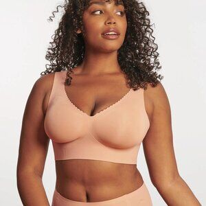 Evelyn Bobbie Wireless V-Neck Bra